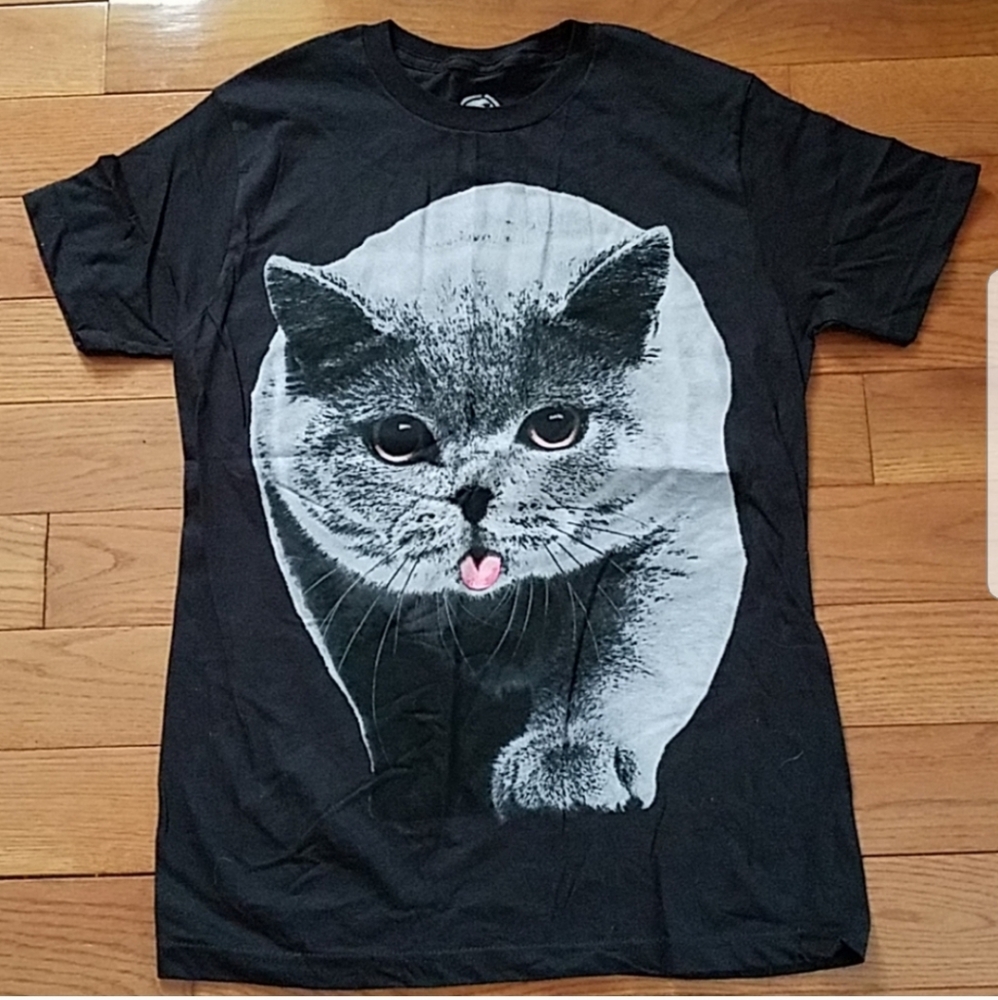 Cat T Shirt NWOT